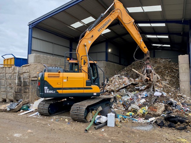 small skip hire near me collecting Essex Commercial waste for waste disposal commercial from a skip hire local