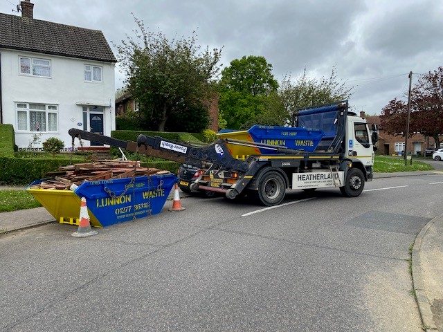 4 yard skip hire Essex collecting recycling waste for household waste disposal from rapid skip hire Essex